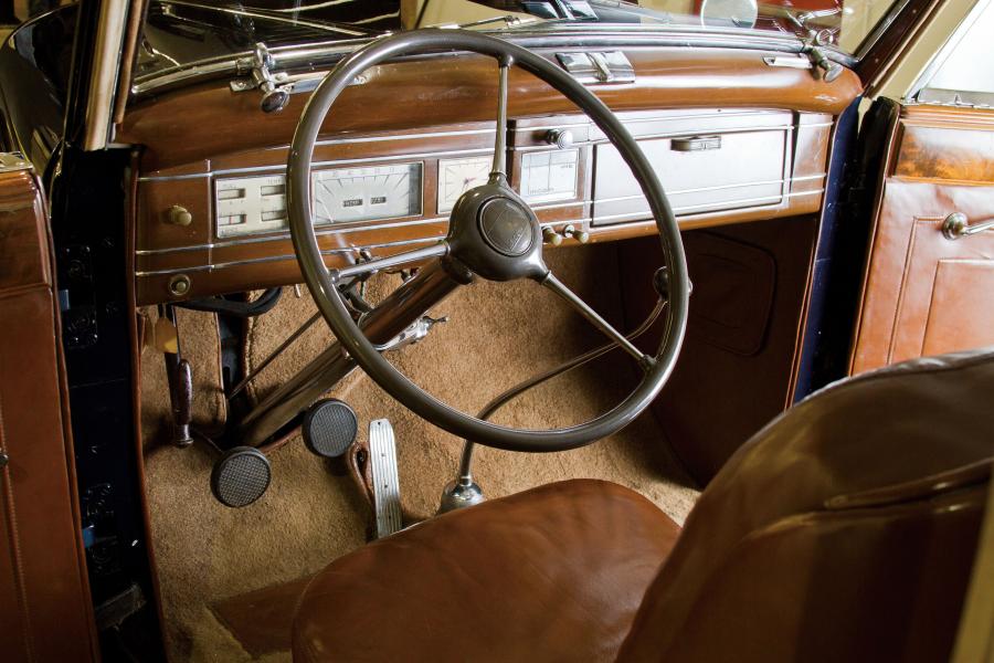  Lincoln Model K Convertible Victoria by Brunn 1939 года  (фото 21 из 34)